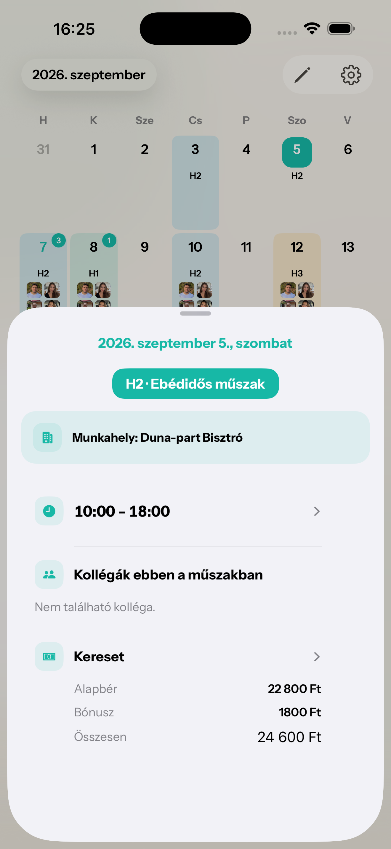 A CalMate mobilos műszaknaptára és a kiválasztott munkanap részletei